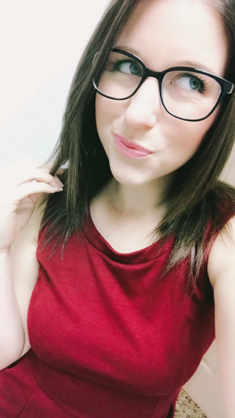 A &Scaron;TO RADE VA&Scaron;E KOLEGICE? Vruće im je i dosadno pa jedino &scaron;to im preostaje je da se slikaju gole