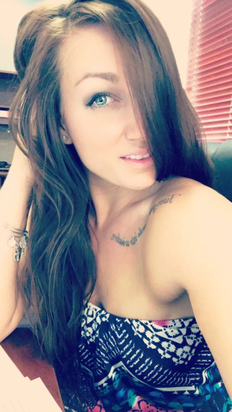 A &Scaron;TO RADE VA&Scaron;E KOLEGICE? Vruće im je i dosadno pa jedino &scaron;to im preostaje je da se slikaju gole