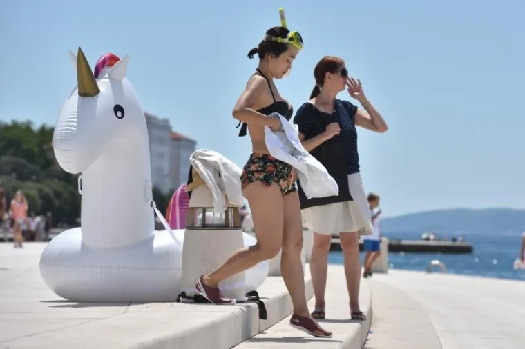 NISTE NA LSD-U NEGO NA JADRANU: Zahvaljujući turistici iz Koreje, kupači posvjedočili plutajućem jednorogu