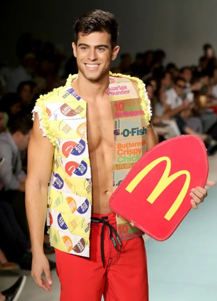 Jeste li se ikad pitali kako bi, da postoji, izgledala McDonald's modna kolekcija? Genijalno, naravno
