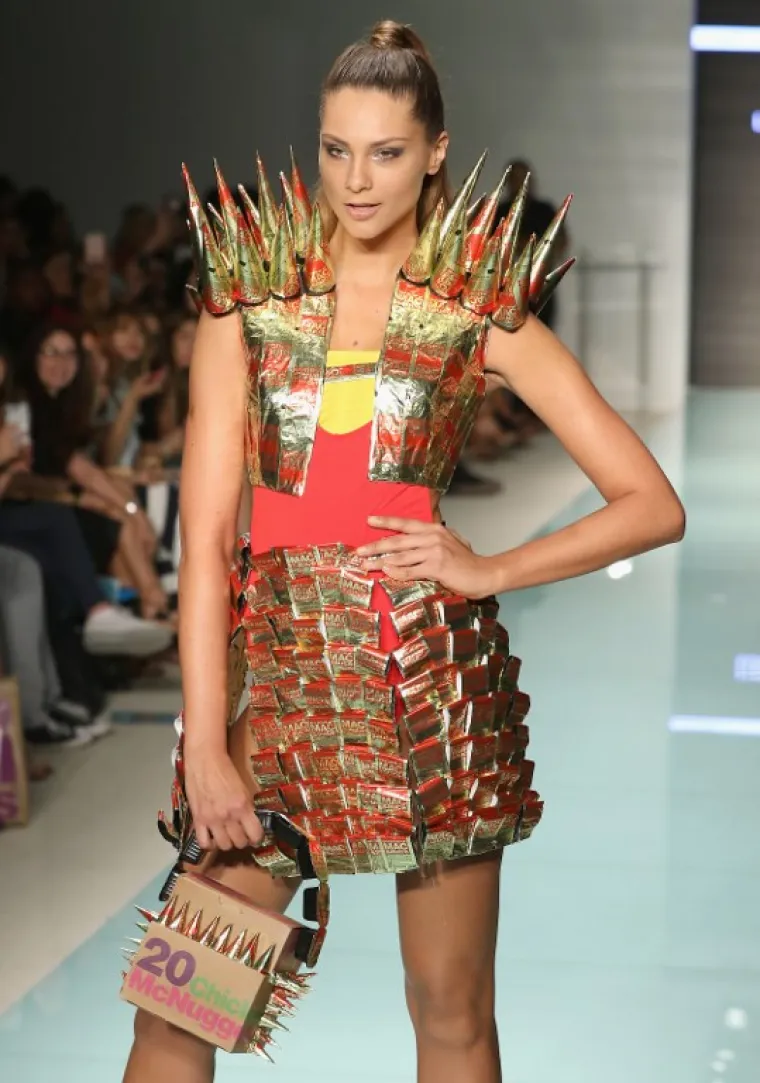 Jeste li se ikad pitali kako bi, da postoji, izgledala McDonald's modna kolekcija? Genijalno, naravno