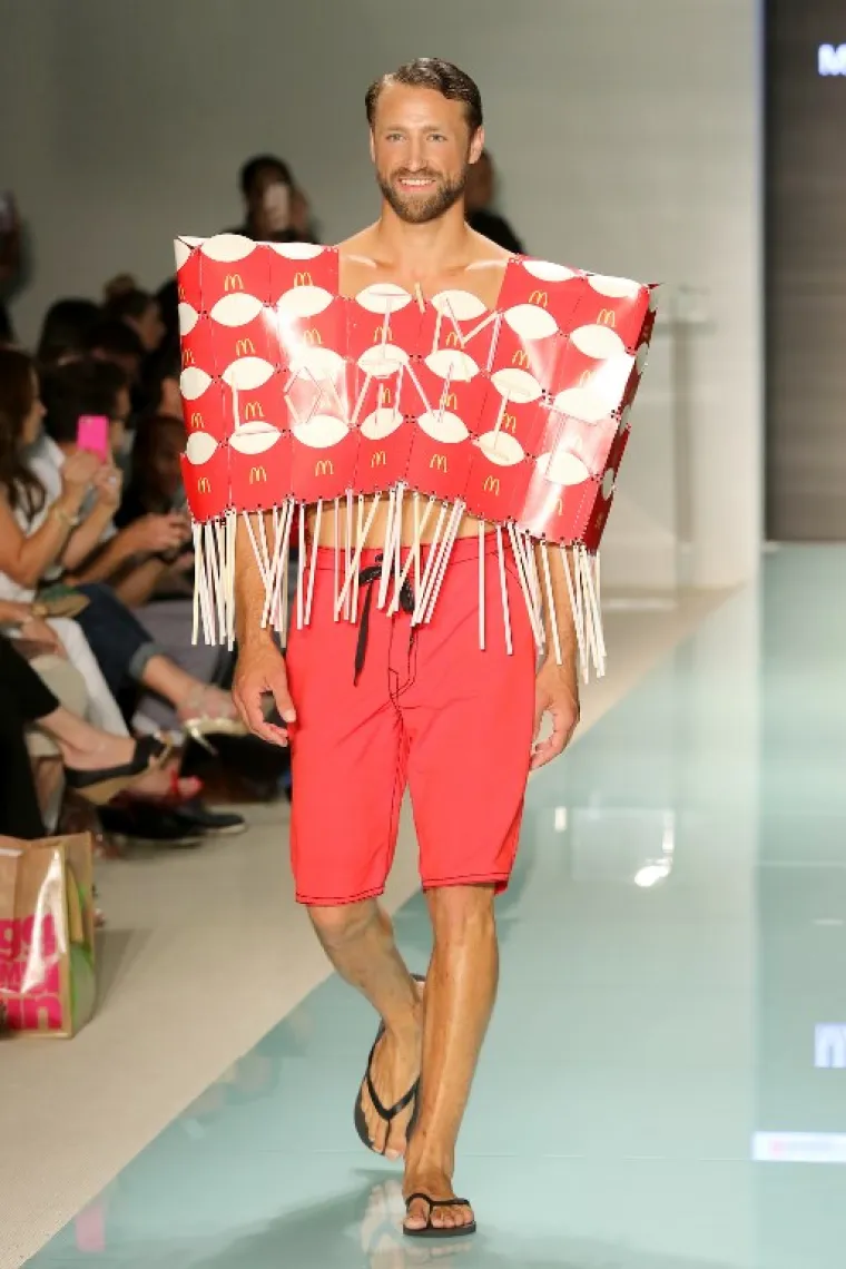 Jeste li se ikad pitali kako bi, da postoji, izgledala McDonald's modna kolekcija? Genijalno, naravno