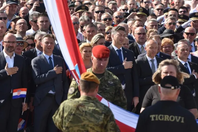 Predsjednica Kolinda Grabar Kitarović, premijer Andrej Plenković, predsjednik Hrvatskog sabor Gordan Jandroković, ministar obrane Damir Krstičević, ministar branitelja Tomo Medved