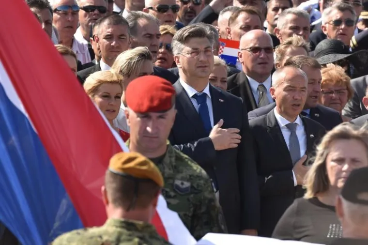 Predsjednica Kolinda Grabar Kitarović, premijer Andrej Plenković, predsjednik Hrvatskog sabor Gordan Jandroković, ministar obrane Damir Krstičević, ministar branitelja Tomo Medved