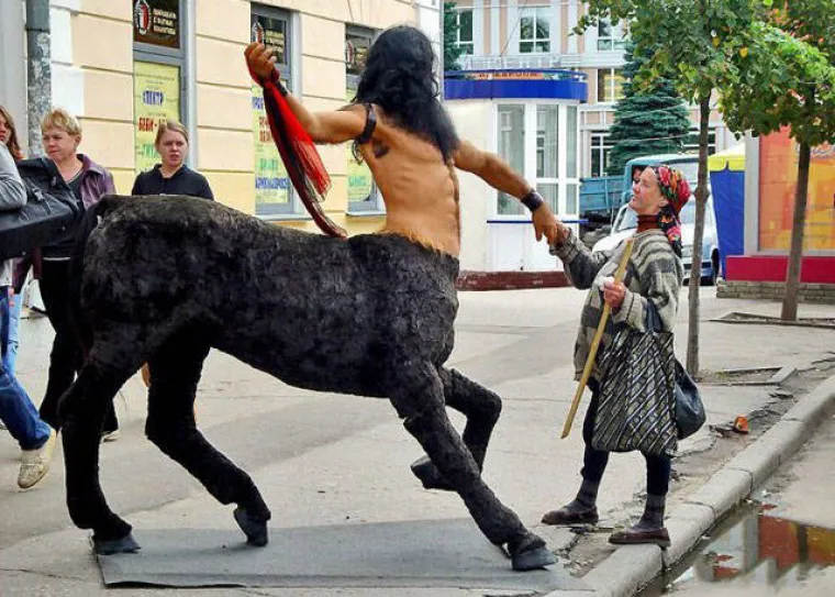 RUSIMA NE TREBA UDARITI VRUĆINA U GLAVU DA POLUDE: Njima je svakodnevica dovoljno bizarna i bez posebnih intervencija