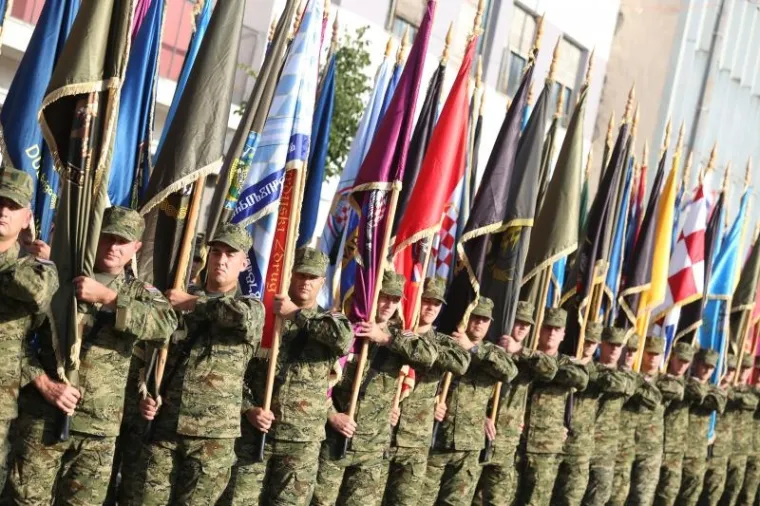 DONOSIMO OPSEŽNU FOTOGALERIJU: Pogledajte tko je sve stigao u Knin na svečano obilježavanje 22. obljetnice operacije Oluja