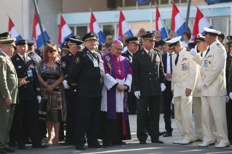 DONOSIMO OPSEŽNU FOTOGALERIJU: Pogledajte tko je sve stigao u Knin na svečano obilježavanje 22. obljetnice operacije Oluja