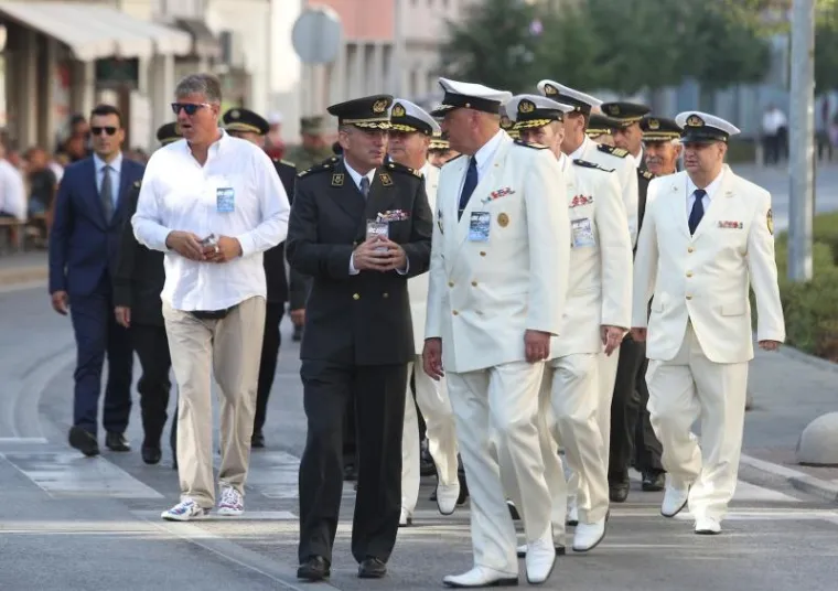 DONOSIMO OPSEŽNU FOTOGALERIJU: Pogledajte tko je sve stigao u Knin na svečano obilježavanje 22. obljetnice operacije Oluja