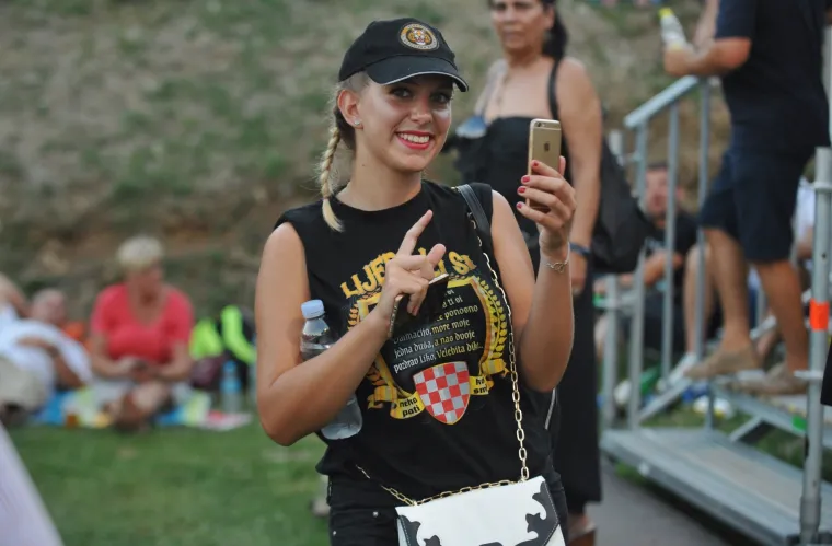 Zagrijavanje za koncert Thompsona u Slunju