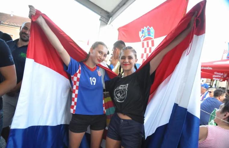 Zagrijavanje za koncert Thompsona u Slunju