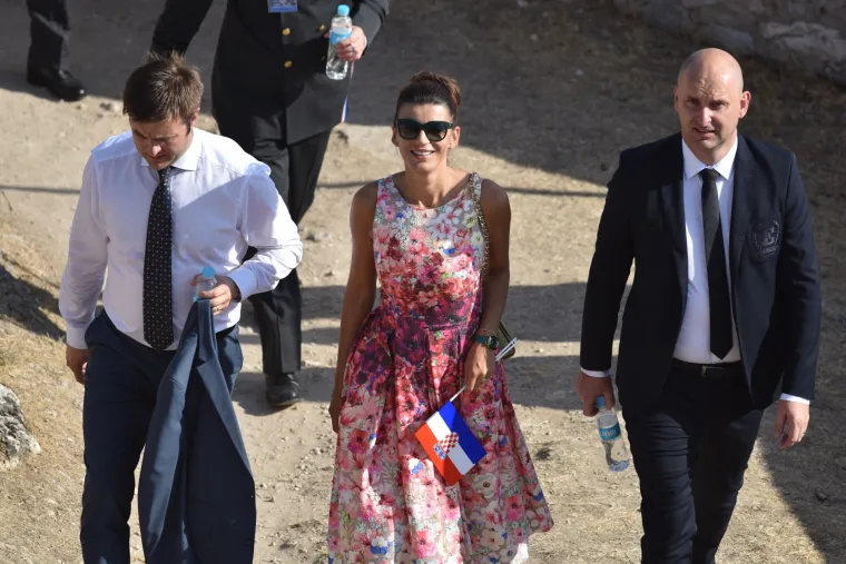 Dolazak uzvanika na kninsku tvrđavu povodom podizanja zastave Republike Hrvatske