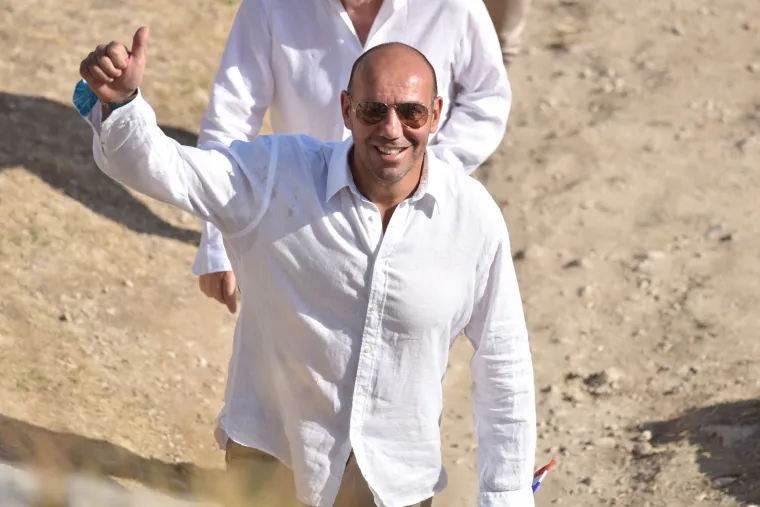 Dolazak uzvanika na kninsku tvrđavu povodom podizanja zastave Republike Hrvatske