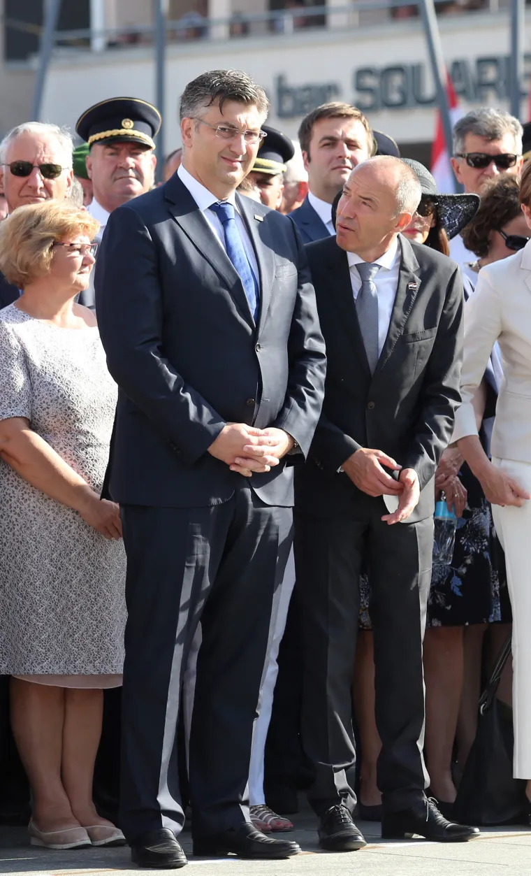 Tko je bio, a kome je bilo prevruće? Osim istaknutih HDZ-ovaca i njihovih biv&scaron;ih članova, na obilježavanju Oluje i SDP-ovci