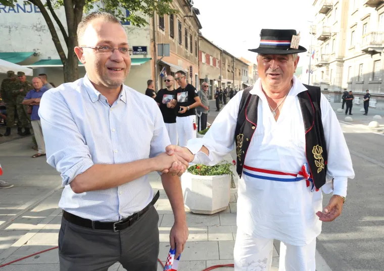 Tko je bio, a kome je bilo prevruće? Osim istaknutih HDZ-ovaca i njihovih biv&scaron;ih članova, na obilježavanju Oluje i SDP-ovci