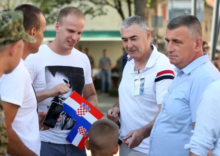 Tko je bio, a kome je bilo prevruće? Osim istaknutih HDZ-ovaca i njihovih biv&scaron;ih članova, na obilježavanju Oluje i SDP-ovci