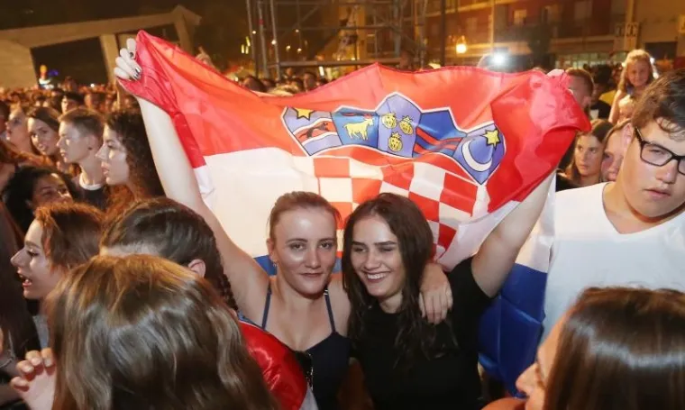 Na Trgu Ante Starčevića održan je koncert Prljavog kazali&scaron;ta povodom proslave Dana pobjede i domovinske zahvalnosti i Dana hrvatskih branitelja, te 22. obljetnice vojno-redarstvene operacije "Oluja".