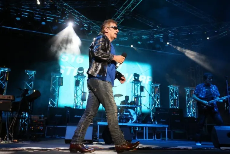 SJAJNA ATMOSFERA U KNINU: Pogledajte kako se uz Prljavo kazali&scaron;te slavila Oluja