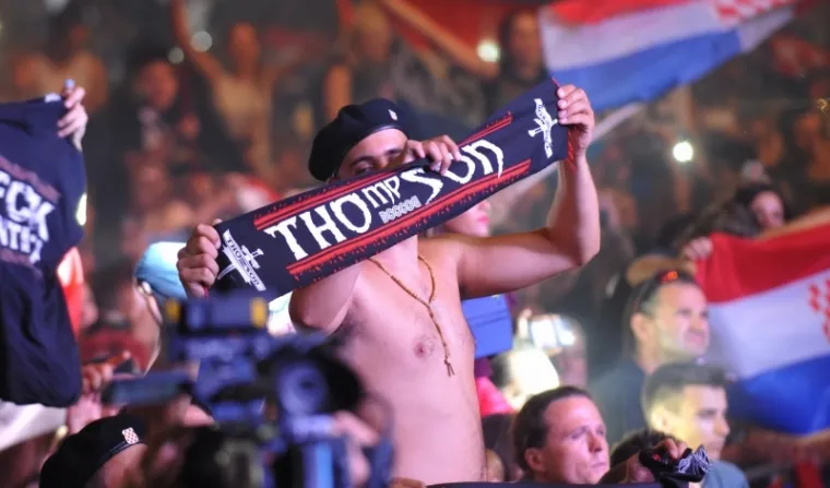 POGLEDAJTE DIJELIĆ ATMOSFERE IZ SLUNJA: Thompson nastupio u Slunju povodom proslave Dana pobjede i domovinske zahvalnosti