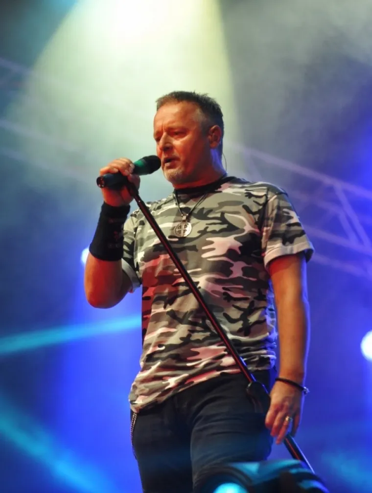 POGLEDAJTE DIJELIĆ ATMOSFERE IZ SLUNJA: Thompson nastupio u Slunju povodom proslave Dana pobjede i domovinske zahvalnosti