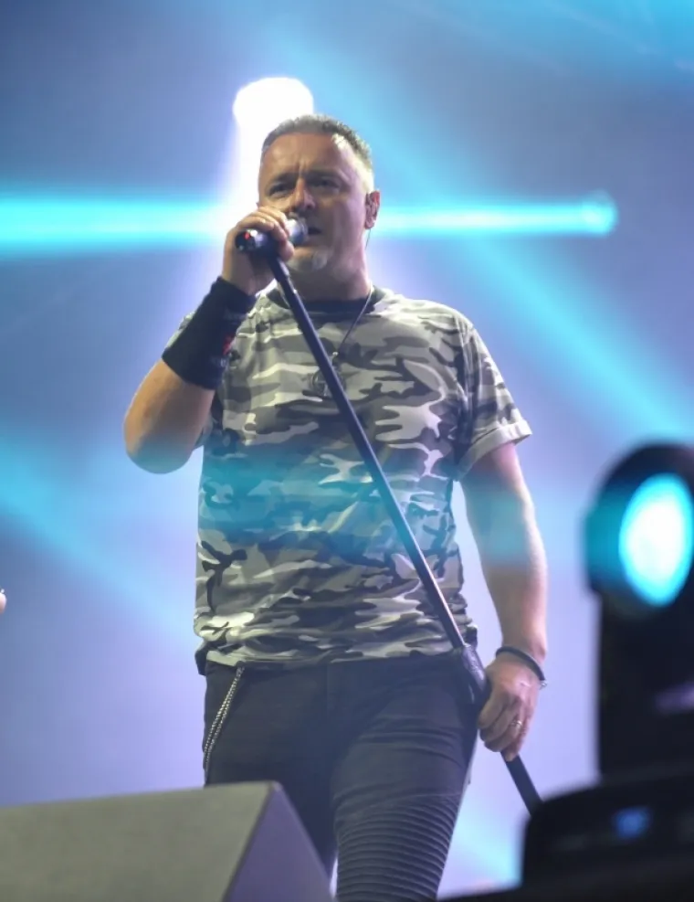 POGLEDAJTE DIJELIĆ ATMOSFERE IZ SLUNJA: Thompson nastupio u Slunju povodom proslave Dana pobjede i domovinske zahvalnosti