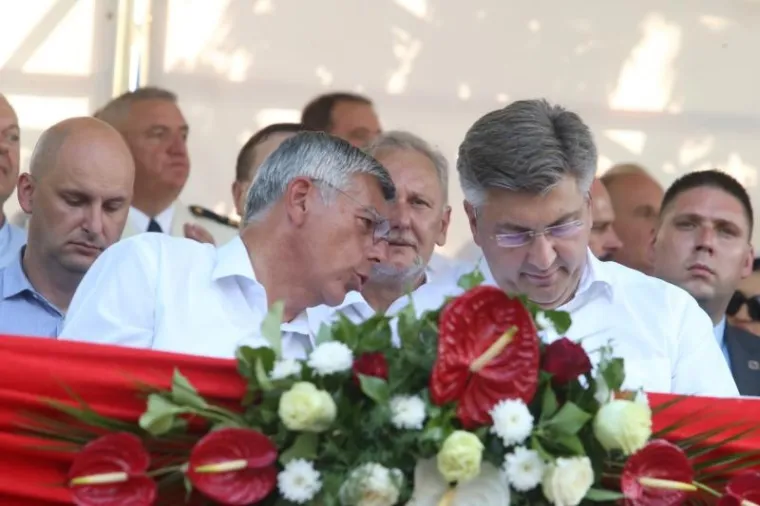 UGLEDNICI IZ LOŽE BODRILI ALKARE: Pogledajte tko od na&scaron;ih političara nije danas propustio doći u Sinj