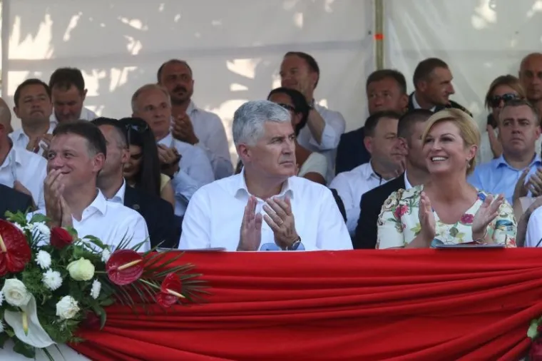 UGLEDNICI IZ LOŽE BODRILI ALKARE: Pogledajte tko od na&scaron;ih političara nije danas propustio doći u Sinj