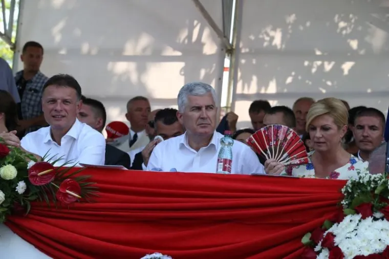 UGLEDNICI IZ LOŽE BODRILI ALKARE: Pogledajte tko od na&scaron;ih političara nije danas propustio doći u Sinj