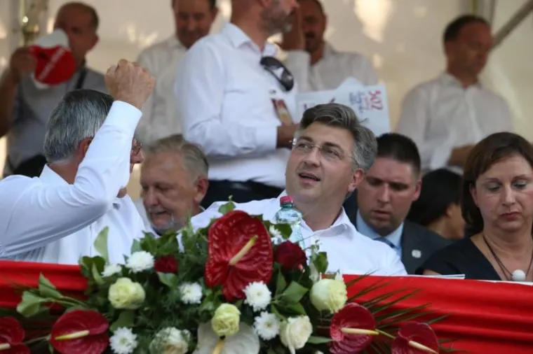 UGLEDNICI IZ LOŽE BODRILI ALKARE: Pogledajte tko od na&scaron;ih političara nije danas propustio doći u Sinj