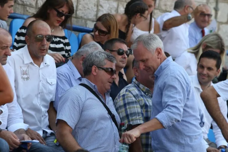 UGLEDNICI IZ LOŽE BODRILI ALKARE: Pogledajte tko od na&scaron;ih političara nije danas propustio doći u Sinj