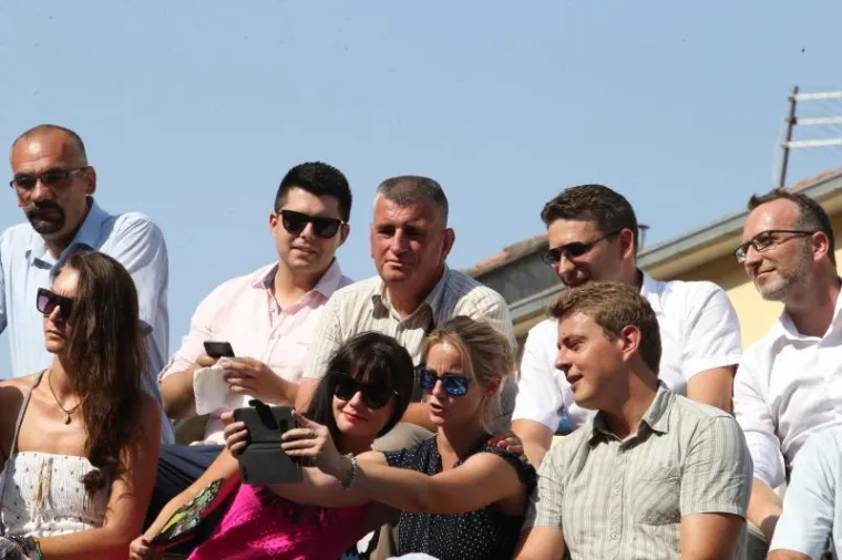 UGLEDNICI IZ LOŽE BODRILI ALKARE: Pogledajte tko od na&scaron;ih političara nije danas propustio doći u Sinj