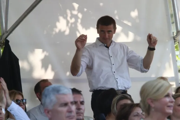 UGLEDNICI IZ LOŽE BODRILI ALKARE: Pogledajte tko od na&scaron;ih političara nije danas propustio doći u Sinj