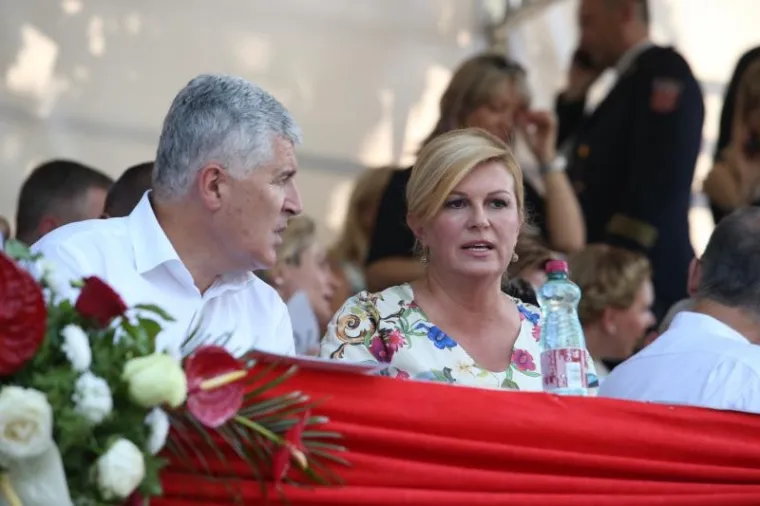 UGLEDNICI IZ LOŽE BODRILI ALKARE: Pogledajte tko od na&scaron;ih političara nije danas propustio doći u Sinj