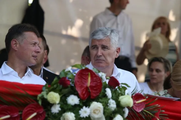 UGLEDNICI IZ LOŽE BODRILI ALKARE: Pogledajte tko od na&scaron;ih političara nije danas propustio doći u Sinj