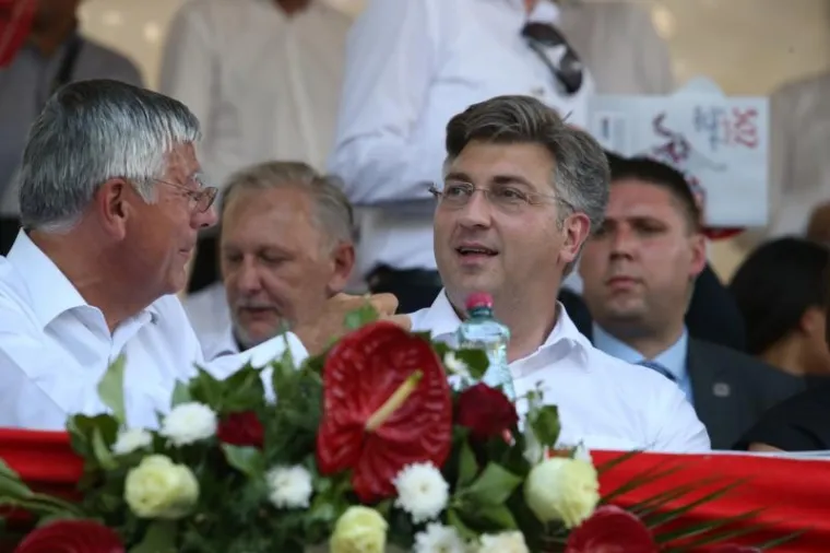 UGLEDNICI IZ LOŽE BODRILI ALKARE: Pogledajte tko od na&scaron;ih političara nije danas propustio doći u Sinj