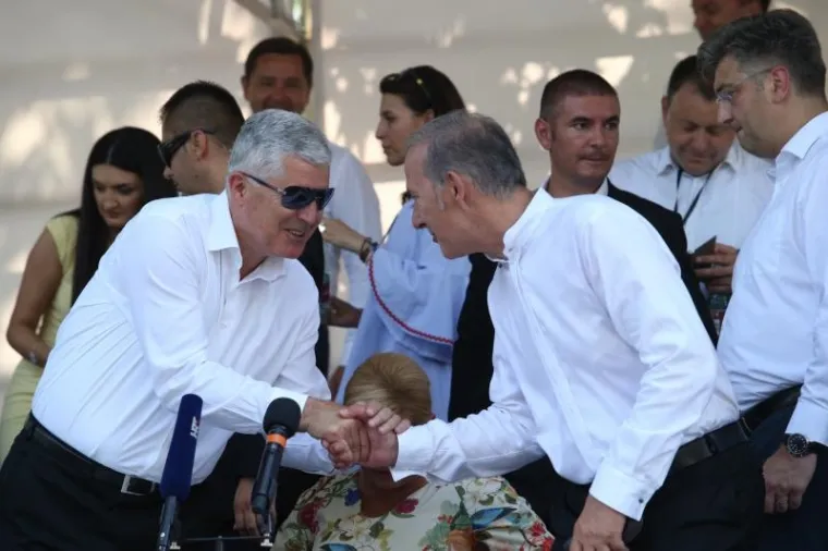 UGLEDNICI IZ LOŽE BODRILI ALKARE: Pogledajte tko od na&scaron;ih političara nije danas propustio doći u Sinj