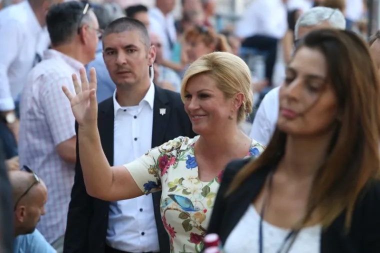 UGLEDNICI IZ LOŽE BODRILI ALKARE: Pogledajte tko od na&scaron;ih političara nije danas propustio doći u Sinj