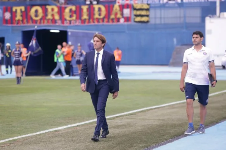 OVAKO TO IZGLEDA KAD SE HRVATSKI VELIKANI SUDARE: Rovovska bitka na travnjaku Zagrepčana i Splićana