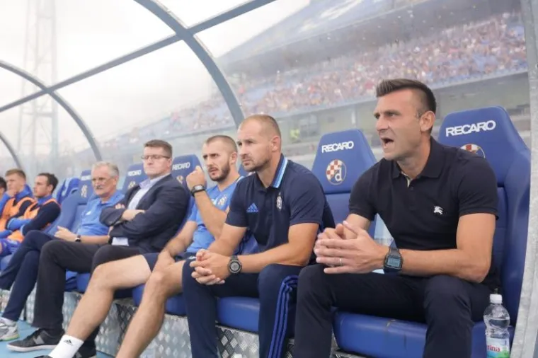 OVAKO TO IZGLEDA KAD SE HRVATSKI VELIKANI SUDARE: Rovovska bitka na travnjaku Zagrepčana i Splićana