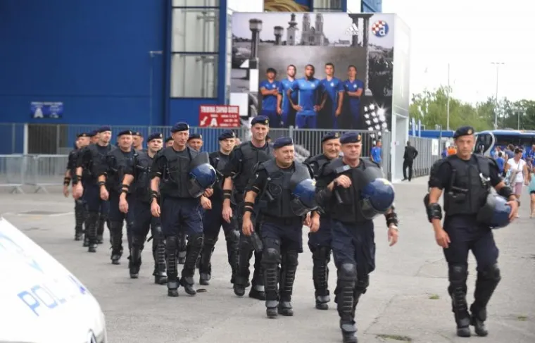 NITI LO&Scaron;E VRIJEME NIJE SPRIJEČILO MODRI NAVIJAČKI PUK: Osjetite da&scaron;ak atmosfere uoči najvećeg hrvatskog derbija