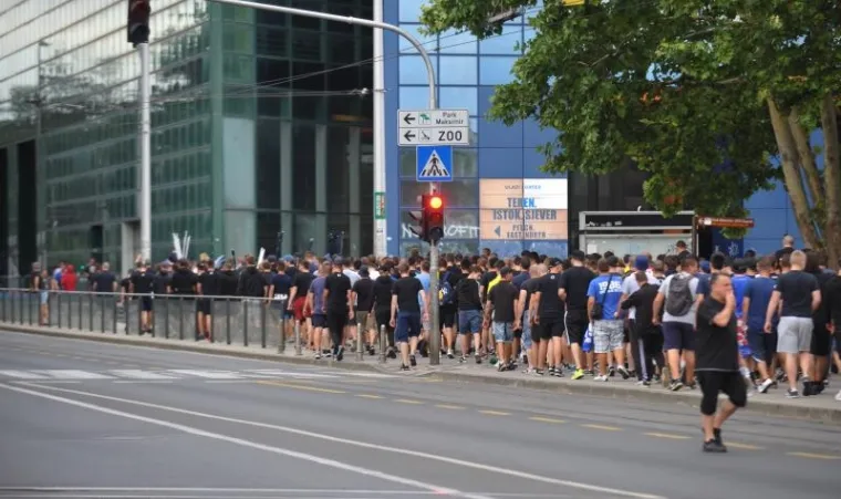 NITI LO&Scaron;E VRIJEME NIJE SPRIJEČILO MODRI NAVIJAČKI PUK: Osjetite da&scaron;ak atmosfere uoči najvećeg hrvatskog derbija