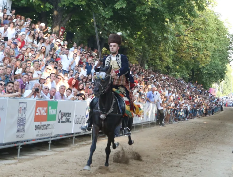 Slavodobitnik 302. Alke je Alen Poljak, od predsjednice dobio zlatni prsten s hrvatskim grbom