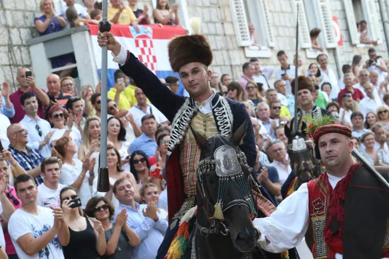 Slavodobitnik 302. Alke je Alen Poljak, od predsjednice dobio zlatni prsten s hrvatskim grbom