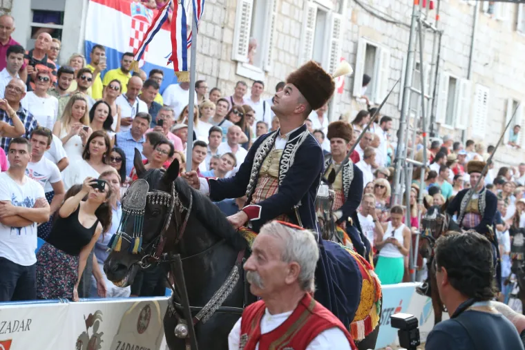 Slavodobitnik 302. Alke je Alen Poljak, od predsjednice dobio zlatni prsten s hrvatskim grbom
