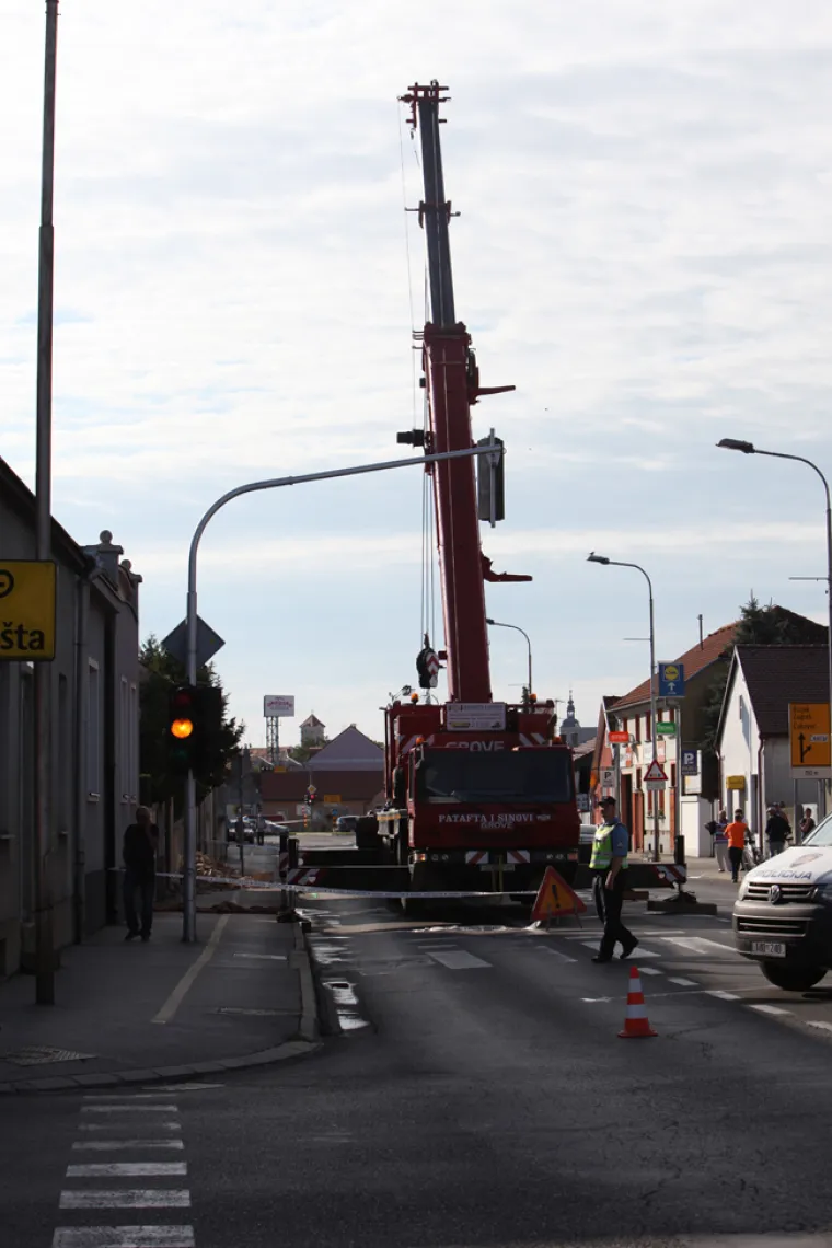U Optujskoj ulici u Varaždinu u ponedjeljak oko 3.25 sati kamion se zaletio u kuću