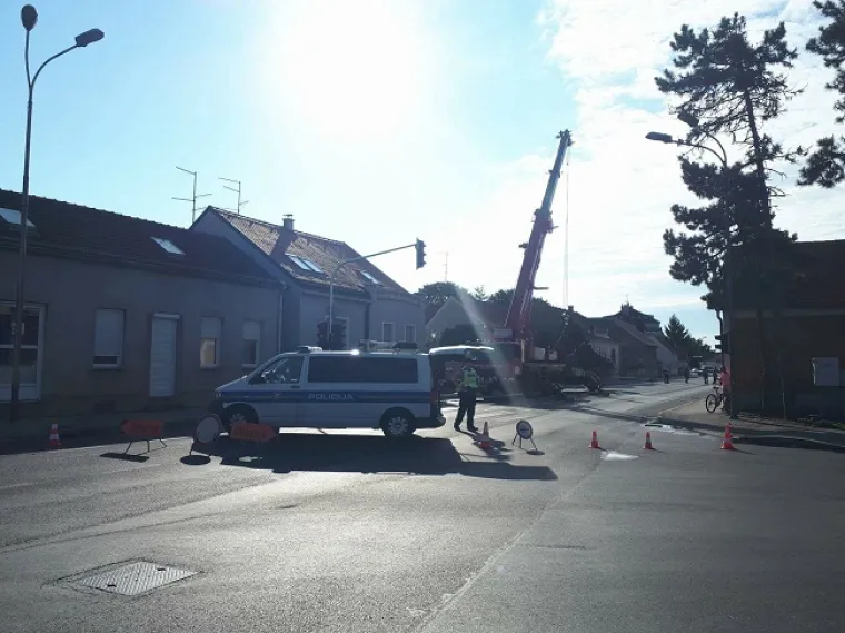 Zabio se punom brzinom: Kamionom poru&scaron;io kuću u Varaždinu