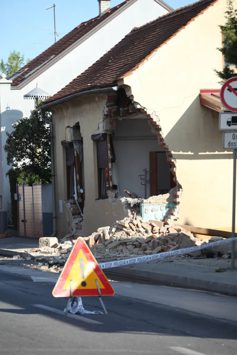 Zabio se punom brzinom: Kamionom poru&scaron;io kuću u Varaždinu