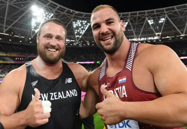 SLIKA GOVORI VI&Scaron;E OD TISUĆU RIJEČI: Stipe kao od &scaron;ale dignuo svjetskog prvaka te&scaron;kog 120 kg