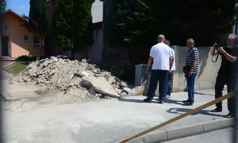 Razru&scaron;ena kuća u Optujskoj ulici, u koju se zabio kamion u ranim jutarnjim satima.