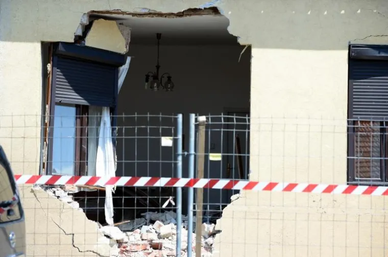 Razru&scaron;ena kuća u Optujskoj ulici, u koju se zabio kamion u ranim jutarnjim satima.