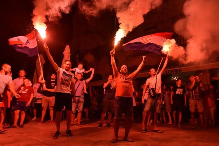 ZADRANI NAPRAVILI SPEKTAKL U CENTRU GRADA: Bakljadom dočekali novog heroja nacije